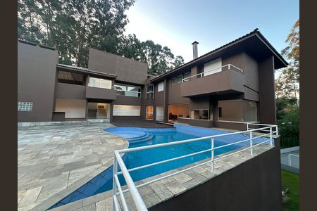 Casa de condomínio à venda com 654m², 5 quartos e 4 vagas Casa de condomínio à venda com 654m², 5 quartos e 4 vagasPiscina