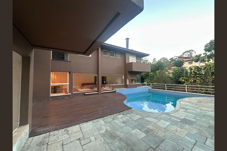 Casa de condomínio à venda com 654m², 5 quartos e 4 vagas Casa de condomínio à venda com 654m², 5 quartos e 4 vagasPiscina