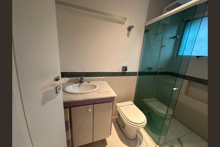 Casa de condomínio à venda com 654m², 5 quartos e 4 vagas Casa de condomínio à venda com 654m², 5 quartos e 4 vagasBanheiro da Suíte 4