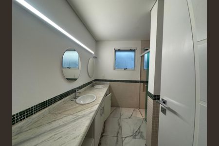 Casa de condomínio à venda com 654m², 5 quartos e 4 vagas Casa de condomínio à venda com 654m², 5 quartos e 4 vagasBanheiro da Suíte 5