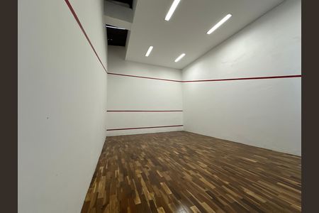 Casa de condomínio à venda com 654m², 5 quartos e 4 vagas Casa de condomínio à venda com 654m², 5 quartos e 4 vagasQuadra Esportiva