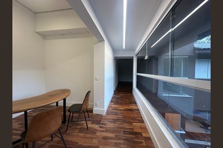 Casa de condomínio à venda com 654m², 5 quartos e 4 vagas Casa de condomínio à venda com 654m², 5 quartos e 4 vagasEscritório