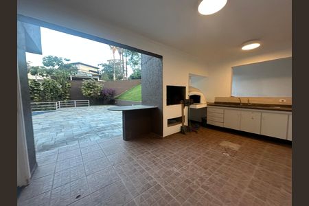Casa de condomínio à venda com 654m², 5 quartos e 4 vagas Casa de condomínio à venda com 654m², 5 quartos e 4 vagasChurrasqueira