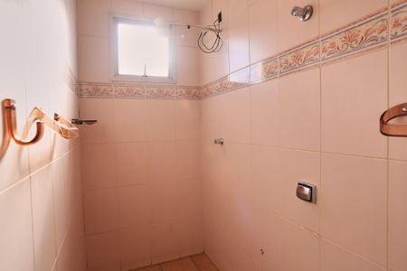 Apartamento à venda com 220m², 4 quartos e 2 vagas Apartamento à venda com 220m², 4 quartos e 2 vagasBanheiro da Suíte 1