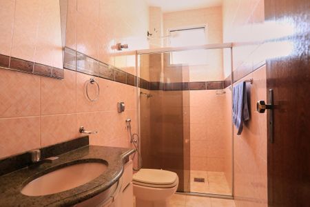 Apartamento à venda com 220m², 4 quartos e 2 vagas Apartamento à venda com 220m², 4 quartos e 2 vagasBanheiro