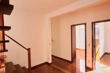 Escada de apartamento à venda com 4 quartos, 220m² em Floresta, Belo Horizonte