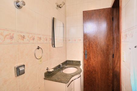 Apartamento à venda com 220m², 4 quartos e 2 vagas Apartamento à venda com 220m², 4 quartos e 2 vagasBanheiro da Suíte
