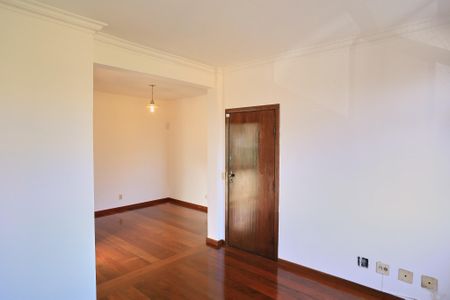 Apartamento à venda com 220m², 4 quartos e 2 vagas Apartamento à venda com 220m², 4 quartos e 2 vagasSala