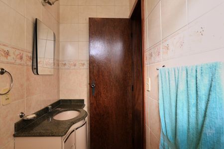 Apartamento à venda com 220m², 4 quartos e 2 vagas Apartamento à venda com 220m², 4 quartos e 2 vagasBanheiro da Suíte