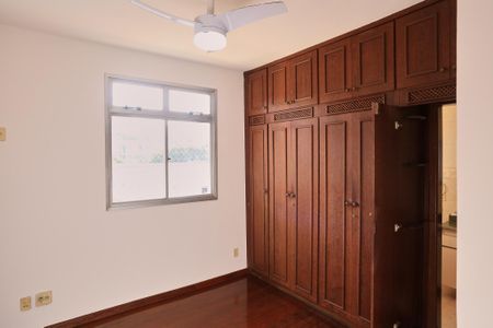 Apartamento à venda com 220m², 4 quartos e 2 vagas Apartamento à venda com 220m², 4 quartos e 2 vagasSuíte