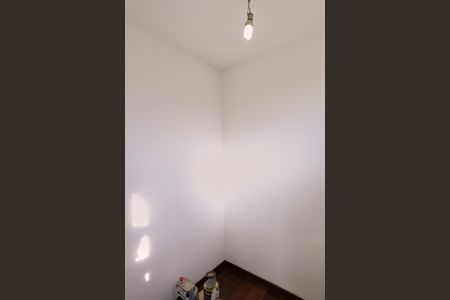 Apartamento à venda com 220m², 4 quartos e 2 vagas Apartamento à venda com 220m², 4 quartos e 2 vagasQuarto de Serviço