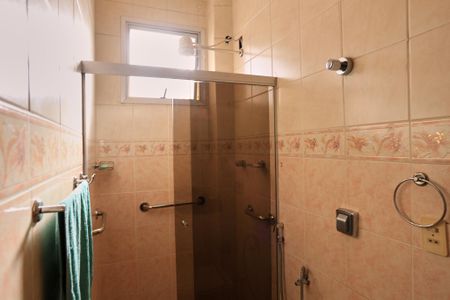 Apartamento à venda com 220m², 4 quartos e 2 vagas Apartamento à venda com 220m², 4 quartos e 2 vagasBanheiro da Suíte
