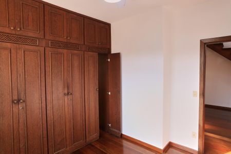 Apartamento à venda com 220m², 4 quartos e 2 vagas Apartamento à venda com 220m², 4 quartos e 2 vagasSuíte