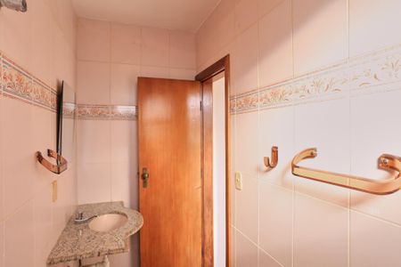 Apartamento à venda com 220m², 4 quartos e 2 vagas Apartamento à venda com 220m², 4 quartos e 2 vagasBanheiro da Suíte 1