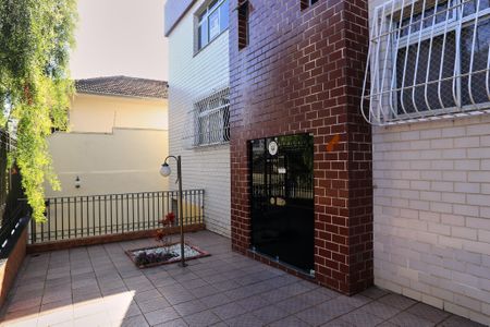 Apartamento à venda com 220m², 4 quartos e 2 vagas Apartamento à venda com 220m², 4 quartos e 2 vagasEntrada