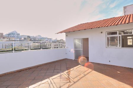 Apartamento à venda com 220m², 4 quartos e 2 vagas Apartamento à venda com 220m², 4 quartos e 2 vagasCobertura