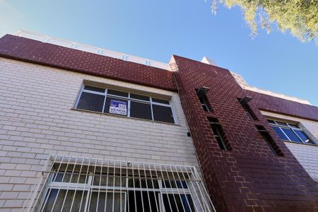Apartamento à venda com 220m², 4 quartos e 2 vagas Apartamento à venda com 220m², 4 quartos e 2 vagasFachada com Plaquinha