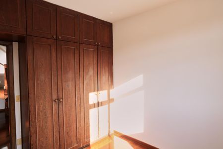 Apartamento à venda com 220m², 4 quartos e 2 vagas Apartamento à venda com 220m², 4 quartos e 2 vagasQuarto