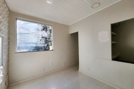 Casa à venda com 70m², 2 quartos e sem vaga Casa à venda com 70m², 2 quartos e sem vagaSala