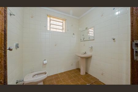 Banheiro social de casa à venda com 3 quartos, 150m² em Jardim Santo Onofre, São Paulo