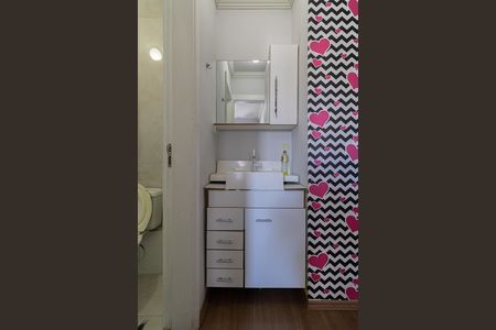 Banheiro de apartamento para alugar com 2 quartos, 52m² em Jardim Santo Antonio, São Paulo
