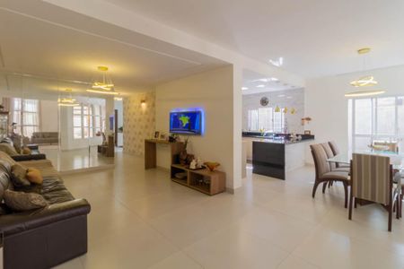 Casa à venda com 540m², 5 quartos e 5 vagas