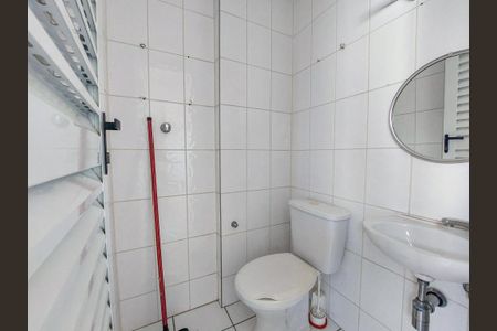 Banheiro de serviço de apartamento para alugar com 3 quartos, 106m² em Chácara Santo Antônio (zona Sul), São Paulo
