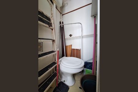 Apartamento à venda com 58m², 2 quartos e sem vaga Apartamento à venda com 58m², 2 quartos e sem vagaBanheiro de serviço