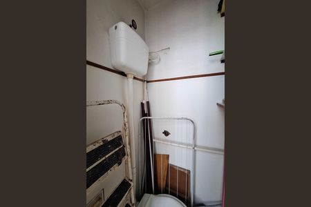 Apartamento à venda com 58m², 2 quartos e sem vaga Apartamento à venda com 58m², 2 quartos e sem vagaBanheiro de serviço