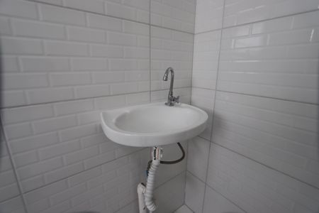 Banheiro de apartamento para alugar com 2 quartos, 49m² em Jardim da Laranjeira (zona Leste), São Paulo