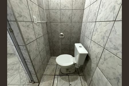 Banheiro de casa para alugar com 1 quarto, 50m² em Jardim Julio, Barueri