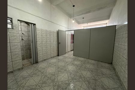 Quarto de casa para alugar com 1 quarto, 50m² em Jardim Julio, Barueri