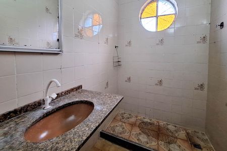 Banheiro de casa à venda com 3 quartos, 120m² em Barreto, Niterói