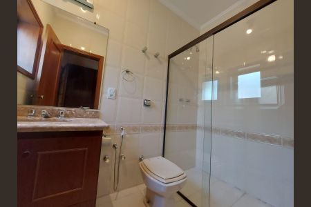 Casa para alugar com 426m², 5 quartos e 4 vagas Casa para alugar com 426m², 5 quartos e 4 vagasBanheiro