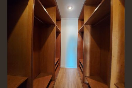 Casa para alugar com 426m², 5 quartos e 4 vagas Casa para alugar com 426m², 5 quartos e 4 vagasQuarto