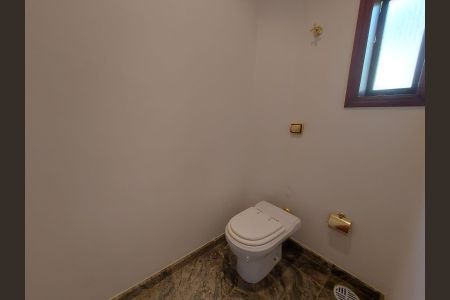 Casa para alugar com 426m², 5 quartos e 4 vagas Casa para alugar com 426m², 5 quartos e 4 vagasBanheiro