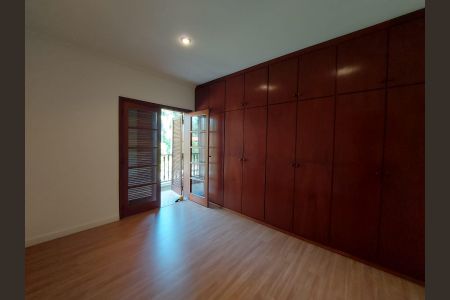 Casa para alugar com 426m², 5 quartos e 4 vagas Casa para alugar com 426m², 5 quartos e 4 vagasQuarto