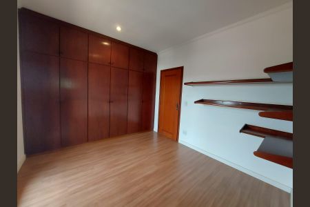 Casa para alugar com 426m², 5 quartos e 4 vagas Casa para alugar com 426m², 5 quartos e 4 vagasQuarto