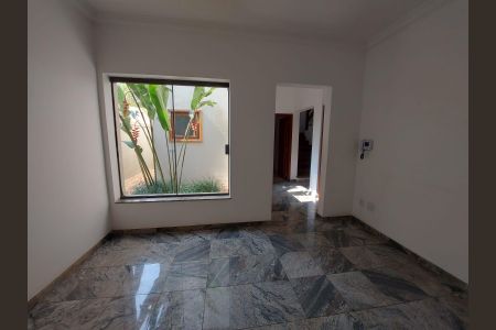 Casa para alugar com 426m², 5 quartos e 4 vagas Casa para alugar com 426m², 5 quartos e 4 vagasQuarto
