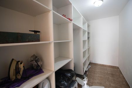 Despensa de casa para alugar com 4 quartos, 349m² em Jardim Leonor Mendes de Barros, São Paulo