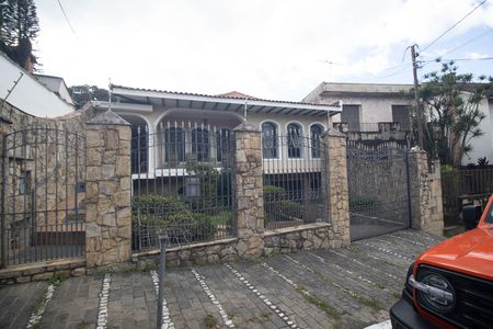 Fachada  de casa para alugar com 4 quartos, 349m² em Jardim Leonor Mendes de Barros, São Paulo