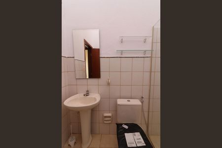 Casa para alugar com 120m², 2 quartos e 1 vaga Casa para alugar com 120m², 2 quartos e 1 vagaBanheiro