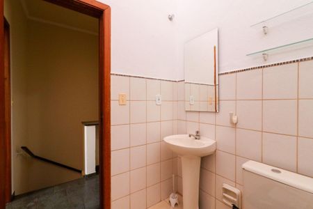 Casa para alugar com 120m², 2 quartos e 1 vaga Casa para alugar com 120m², 2 quartos e 1 vagaBanheiro