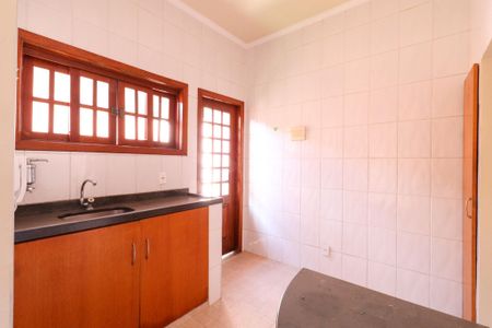 Cozinha de casa para alugar com 2 quartos, 120m² em Parque das Universidades, Campinas