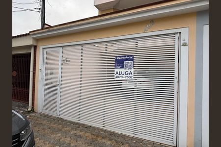 Casa para alugar com 220m², 3 quartos e 4 vagas Casa para alugar com 220m², 3 quartos e 4 vagasFachada