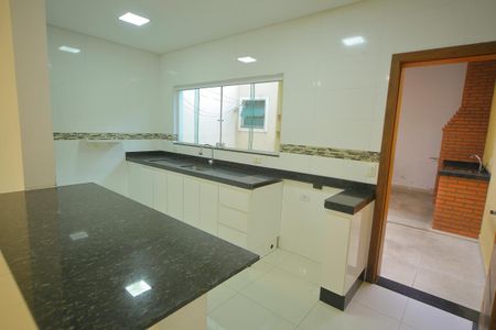 Casa para alugar com 220m², 3 quartos e 4 vagasCozinha 