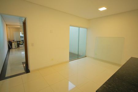Casa para alugar com 220m², 3 quartos e 4 vagasCopa/Cozinha 