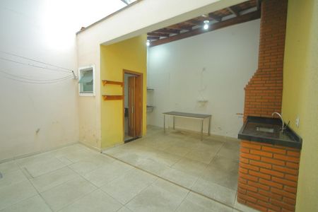 Casa para alugar com 220m², 3 quartos e 4 vagasQuintal/Área de serviço