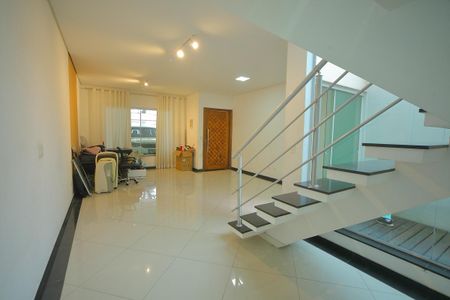 Sala de casa para alugar com 3 quartos, 220m² em Paulicéia, São Bernardo do Campo
