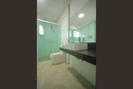 Casa para alugar com 220m², 3 quartos e 4 vagasBanheiro da Suíte 1 